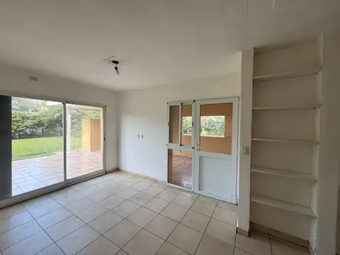 VENTA - CASA 2 DORMITORIOS CON PATIO Y PARRILLERO - SOL PARANA, PUEBLO ESTHER