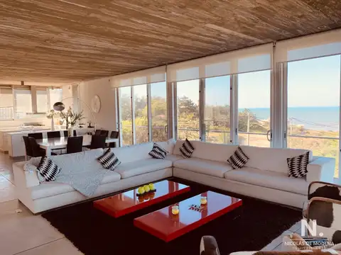 Casa 8 ambientes con 7 baños