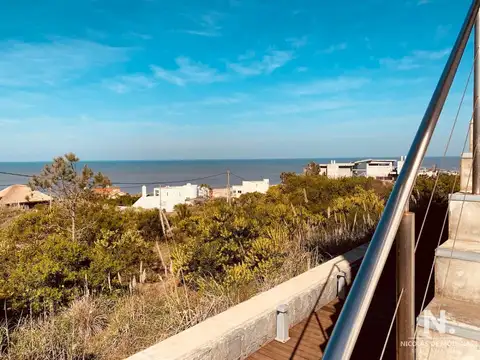 Casa 8 ambientes con 7 baños