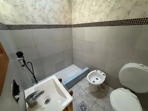 Casa con gran jardín en Barrio 9 de julio.