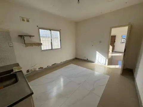 Casa 3 ambientes con 1 baño