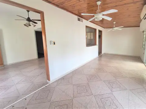 Casa 4 ambientes con 1 baño