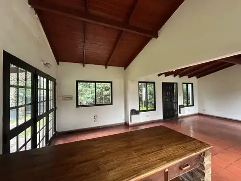 Casa 4 ambientes con 2 baños