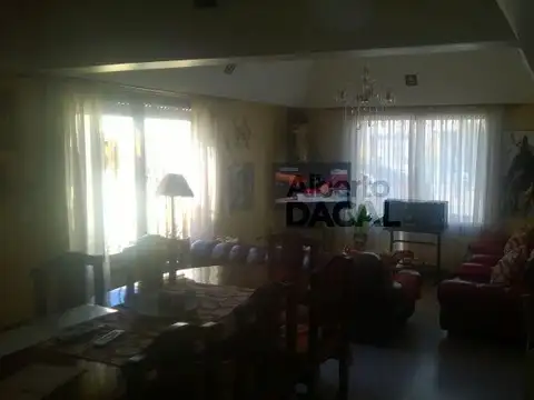 Casa en Venta con 3 cocheras