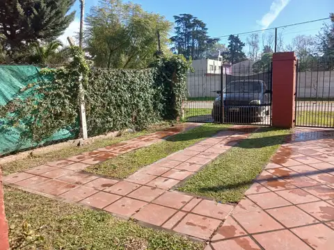 Casa en Venta con 3 cocheras