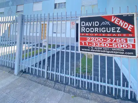 DEPARTAMENTO DE 3 AMBIENTES AL FRENTE CON COCHERA EN VENTA - MORON SUR