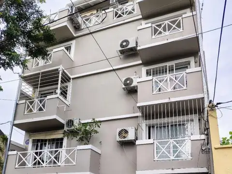 Luminoso 2 ambientes con balcón en San Isidro Centro