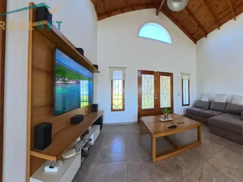 Quinta SEMI NUEVA de 6 Hectáreas con Casa de 3 Dormitorios y Galpón - Cercano a Ruta 8