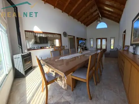 Quinta SEMI NUEVA de 6 Hectáreas con Casa de 3 Dormitorios y Galpón - Cercano a Ruta 8