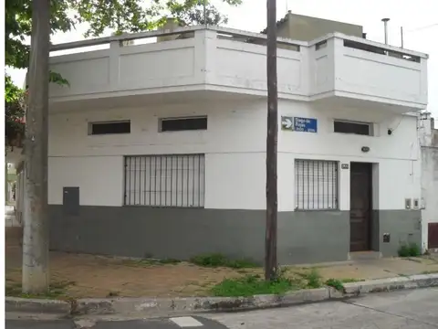 MONOAMBIENTE PB FRENTE 1 DORMITORIO COCINA SEPARADA Y BAÑO