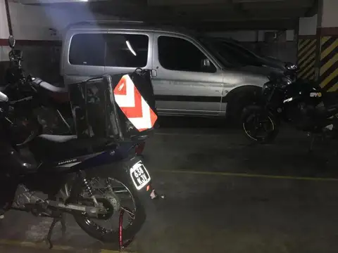 Venta Cochera en Congreso con Renta. Opcion dos cocheras continuas.