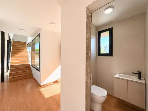 Casa 6 ambientes con 2 baños