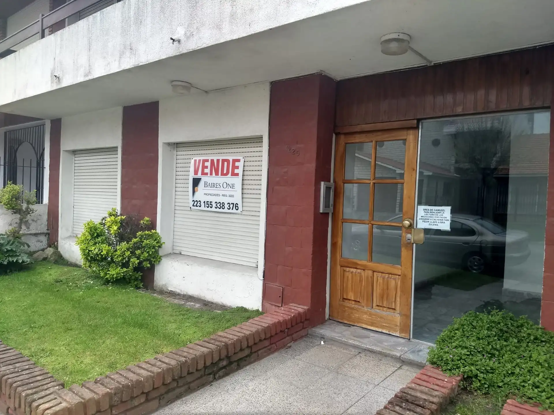 Punta Mogotes - Calabria 1400 - 3 Amb. Frente en Pb a Cuadra del Mar, C/patio. Original muy bueno