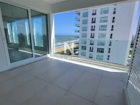 Vende apartamento con hermosa vista, de 4 dormitorios en Punta
