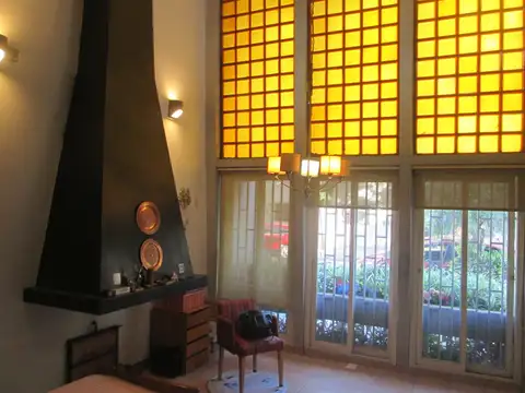 CASA 4 DORMITORIOS, LIVING COMEDOR, 3 BAÑOS, GARAGE, JARDIN AL FONDO C/PARRILLA - TERRAZA