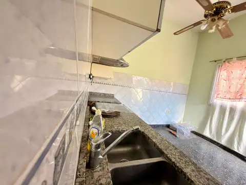 Casa 9 ambientes con 2 baños