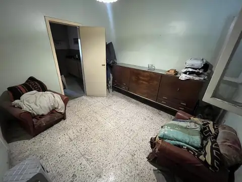 Casa 6 ambientes con 2 baños