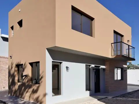 Casa en venta c/ cochera en Lomas de Solymar