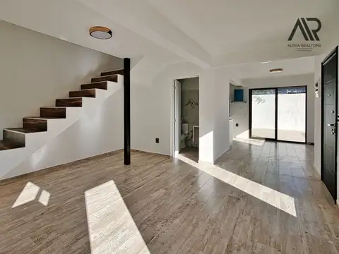 Casa en venta c/ cochera en Lomas de Solymar
