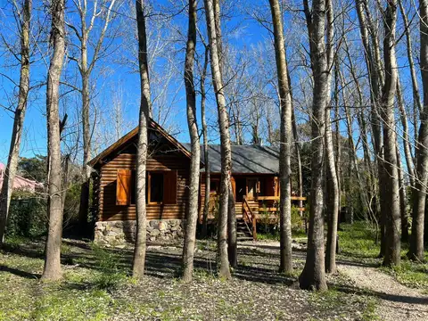 CABAÑA DE TRONCOS EN BOSQUE | 960 M² | A 5 CUADRAS DEL MAR