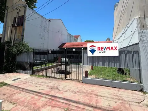 VENTA DE LOTE CON CASA A RECICLAR BERAZATEGUI
