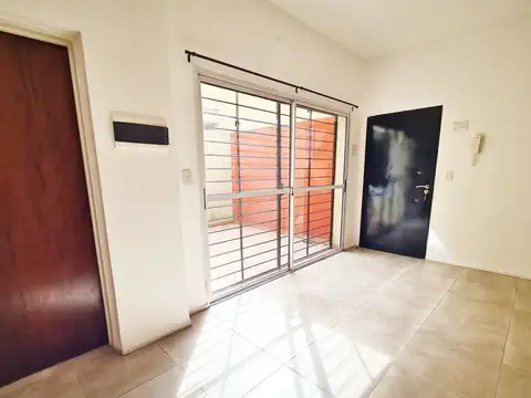 Depto Tipo Casa 2 ambientes con 1 baño