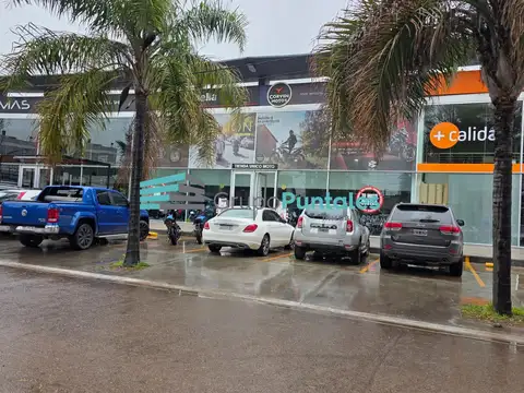 Local de 300 m2 en 2 plantas con gran vidriera en Canning a metros de Castex y de Plaza Canning