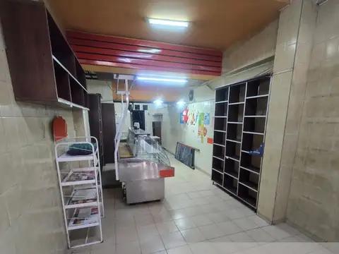 Local todo en P.B de 42m2 Excelente ubicación a 250mts de Cuenca y estación Villa del Parque