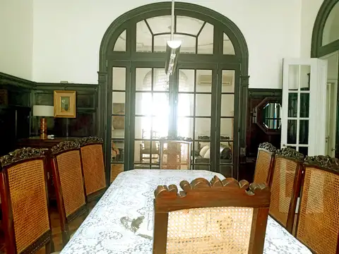 EXCEPCIONAL DEPARTAMENTO TIPO CASA CON TERRAZA EN AVELLANEDA 6 AMBIENTES - 320 M²