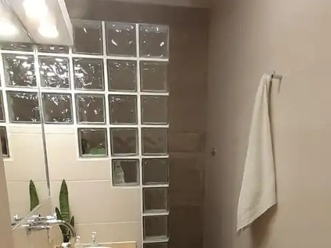 Av. Francia 100 - Casa de Pasillo de 4 Dormitorios