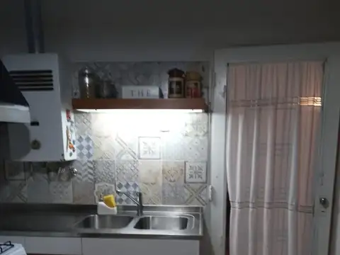 Av. Francia 100 - Casa de Pasillo de 4 Dormitorios