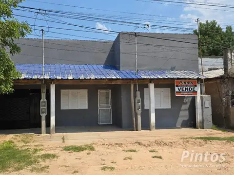 Casa y 4 dptos sobre Mitre, a mts de Ramirez. Ideal para renta. SAN JOSE.