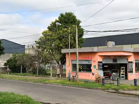 GRAN TERRENO DE 568m2 CON 3 LOCALES.