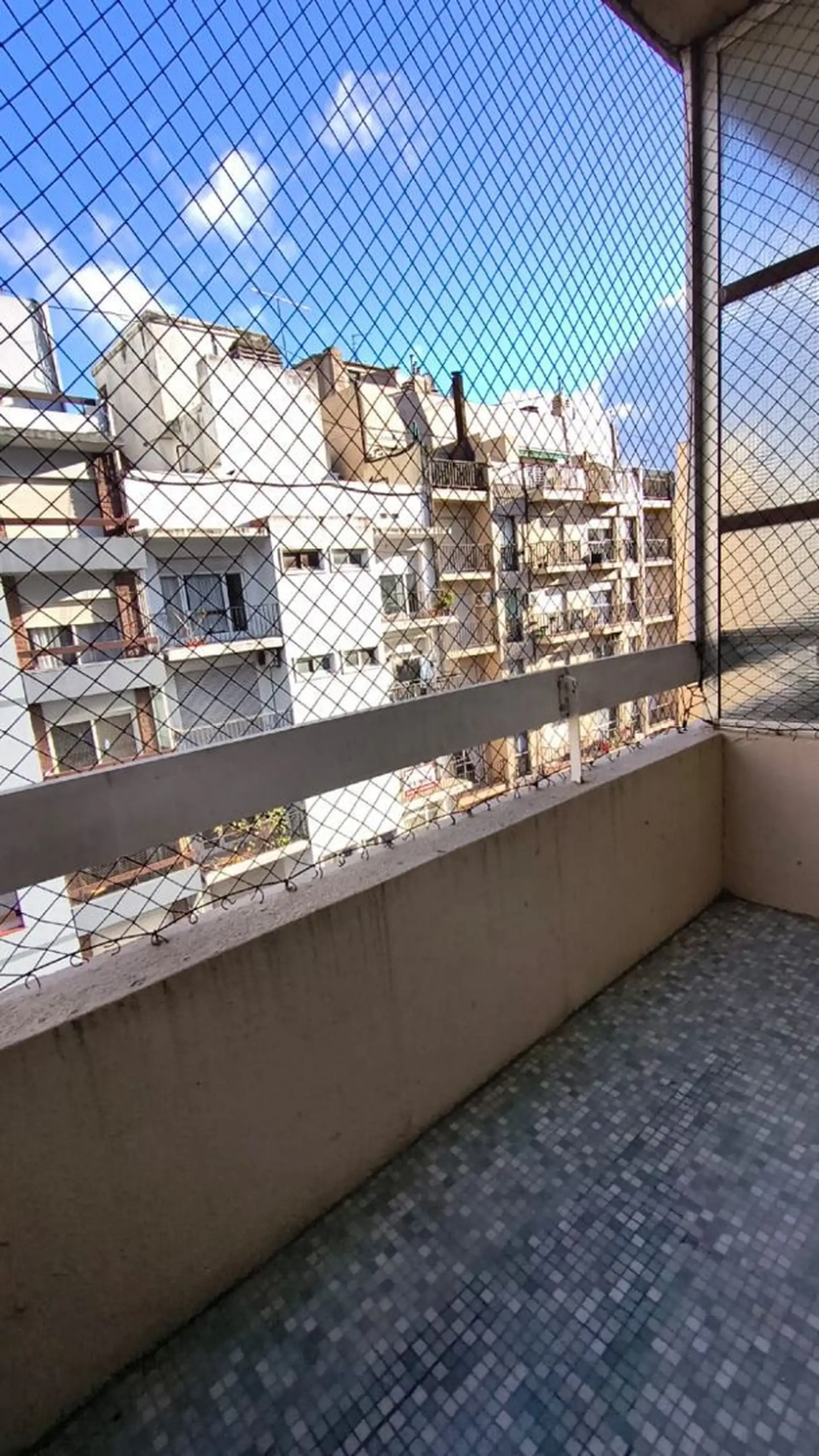 Monoambiente en venta con balcón al frente - Antigua Terminal