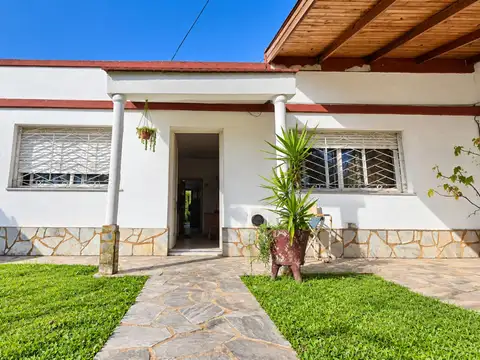 CASA EN VENTA LONGCHAMPS CENTRO