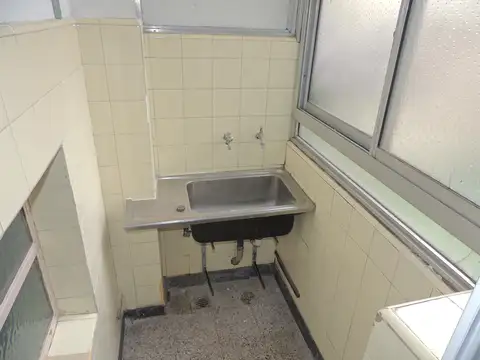 VENTA DE DEPARTAMENTO 2 AMBIENTES CON PATIO Y LAVADERO, SAAVEDRA. E-FURIO.