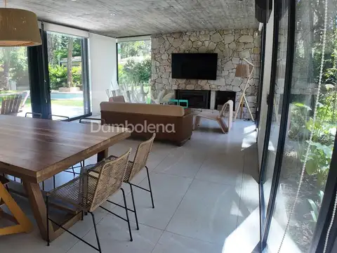 Casa en Venta en Carilo, USD 1.200.000