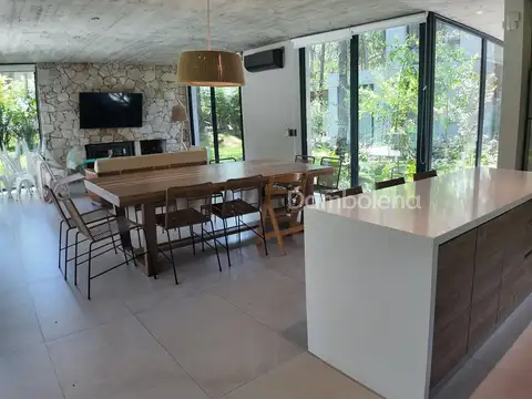 Casa 7 ambientes con 5 baños