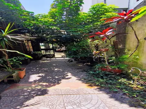 Depto.tipo casa de 8 ambientes en Venta en Caballito