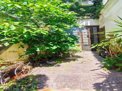 Depto.tipo casa de 8 ambientes en Venta en Caballito