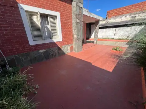 VENTA CASA 4 AMB CON COCHERA Y JARDIN  SAN MIGUEL