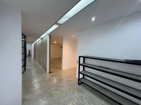 Oficina amplia, luminosa y con excelentes vistas