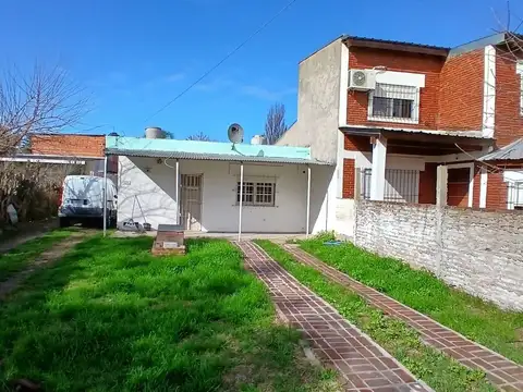 Casa en venta - Bolivia al 1600 - Escobar