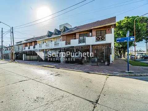 Venta  triplex 4 ambientes con cochera, jardín y terraza en Ramos Mejía Sur.