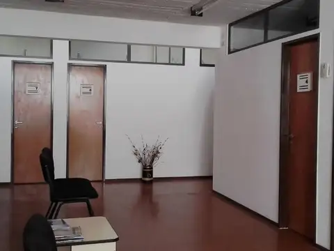 Oficina en Alquiler con 6 cocheras
