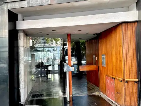 Av Montes de Oca , Piso 1