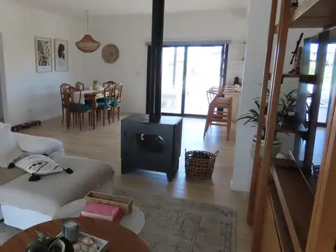 Casa 3 ambientes con 2 baños