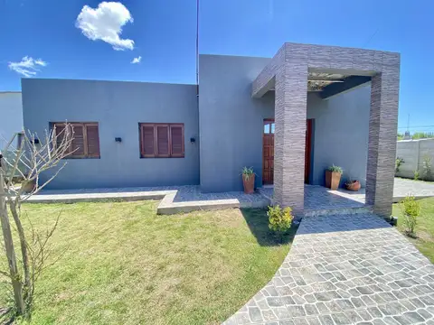 Casa 5 ambientes con 1 baño