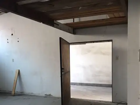 Local en Alquiler en Villa Luzuriaga, $ 700.000