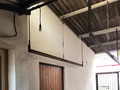 Local en Alquiler en Villa Luzuriaga, $ 700.000